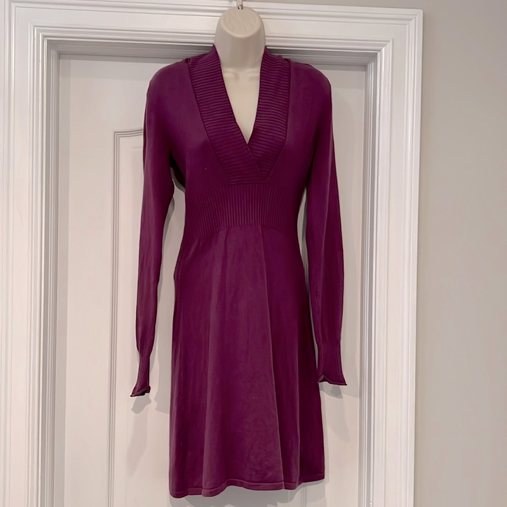 SALE 10$‼️Athleta hooded dress in plum. Mid length size small. EUC!